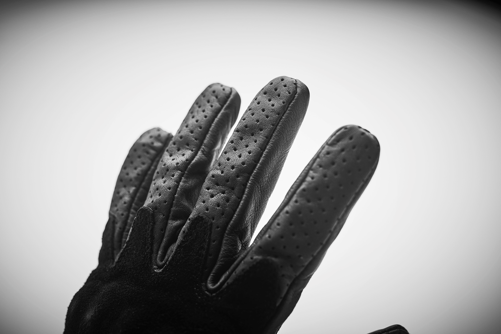GLOVES-08.webp