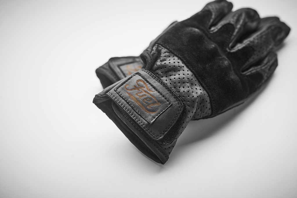 GLOVES-07.webp